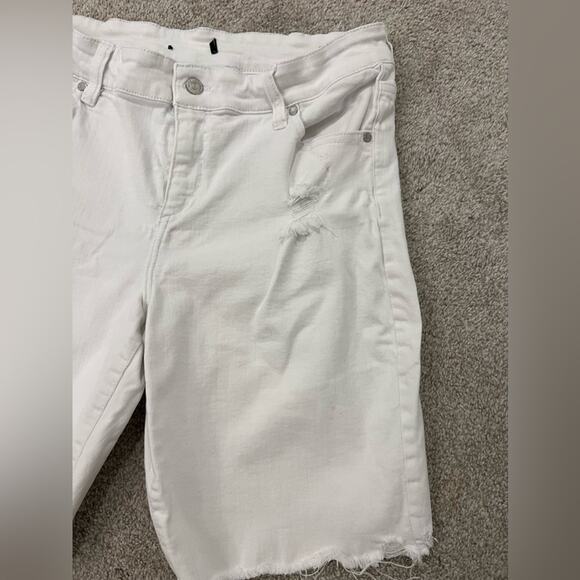 Buffalo David Bitton Women Mid Rise Distressed Bermuda Tandi White, size 14 - Picture 11 of 14